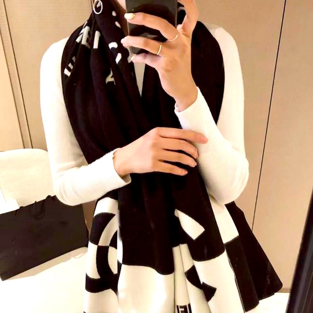 Thick soft Luxury Designer inspired Scarf NWT